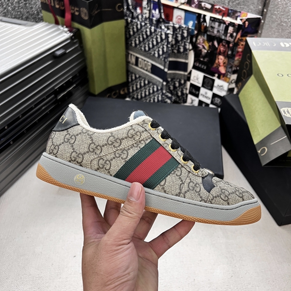 グッチ靴背面デザイン